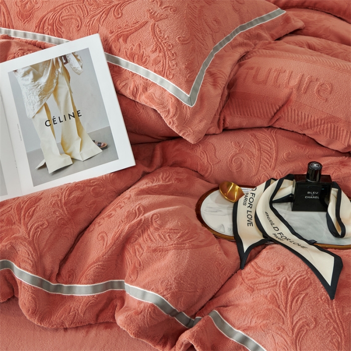 91家纺网 家纺一手货源 找家纺 榻尚家居 2023新款260克全消光高端浮雕绒四件套 瑞丽-焦糖