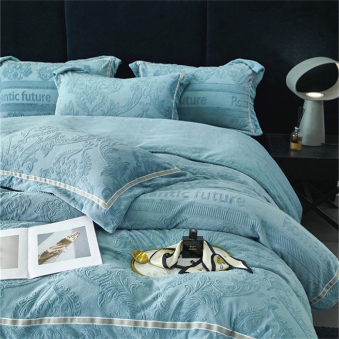 91家纺网 家纺一手货源 找家纺 榻尚家居 2023新款260克全消光高端浮雕绒四件套 瑞丽-天蓝