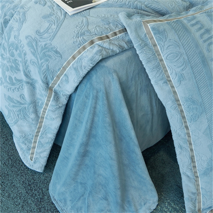 91家纺网 家纺一手货源 找家纺 榻尚家居 2023新款260克全消光高端浮雕绒四件套 瑞丽-天蓝