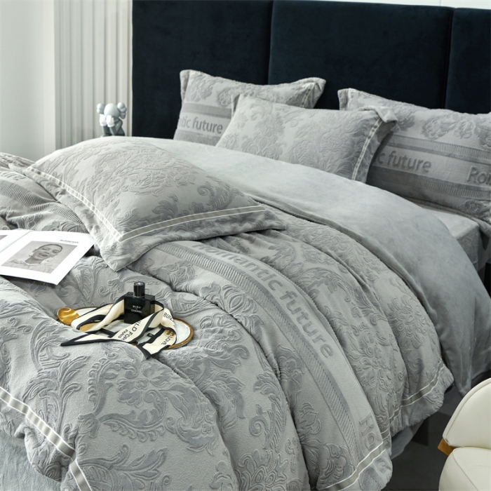 91家纺网 家纺一手货源 找家纺 榻尚家居 2023新款260克全消光高端浮雕绒四件套 瑞丽-雅灰