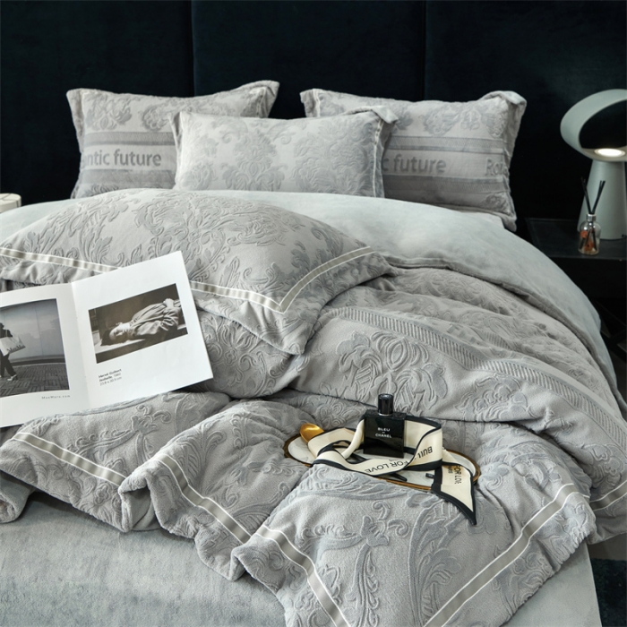 91家纺网 家纺一手货源 找家纺 榻尚家居 2023新款260克全消光高端浮雕绒四件套 瑞丽-雅灰