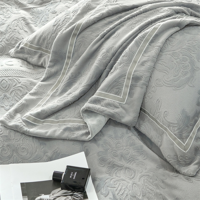 91家纺网 家纺一手货源 找家纺 榻尚家居 2023新款260克全消光高端浮雕绒四件套 瑞丽-雅灰