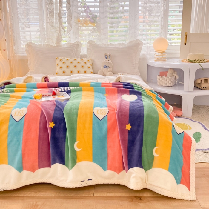 91家纺网 家纺一手货源 找家纺 绒兔兔 2022新款牛奶绒印花毯子 彩虹云朵