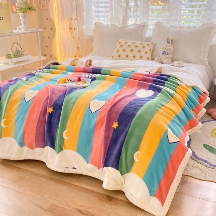 91家纺网 家纺一手货源 找家纺 绒兔兔 2022新款牛奶绒印花毯子 彩虹云朵