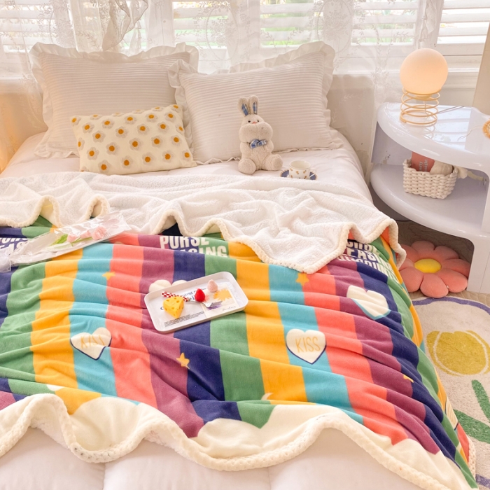 91家纺网 家纺一手货源 找家纺 绒兔兔 2022新款牛奶绒印花毯子 彩虹云朵