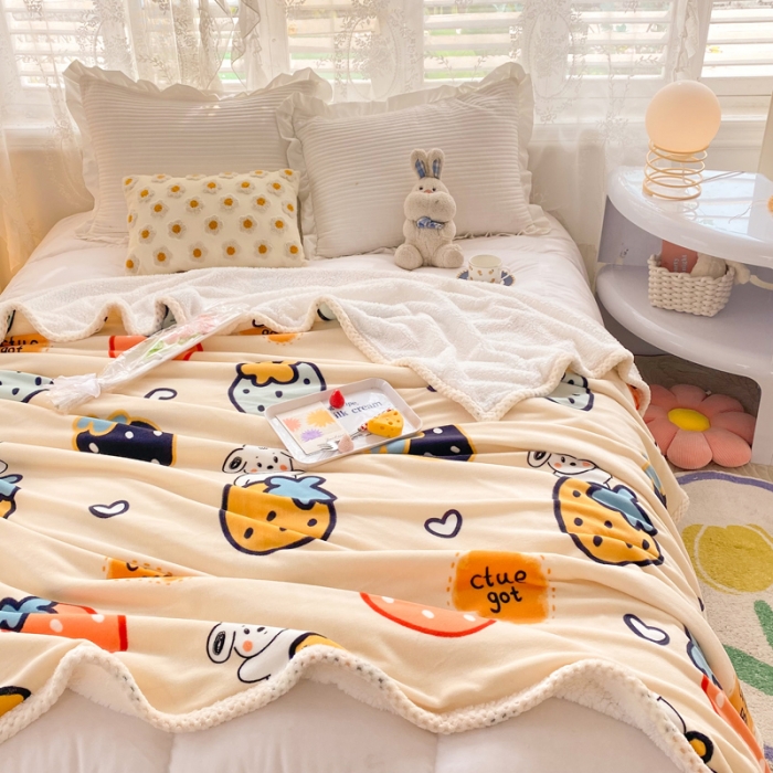 91家纺网 家纺一手货源 找家纺 绒兔兔 2022新款牛奶绒印花毯子 草莓乐园