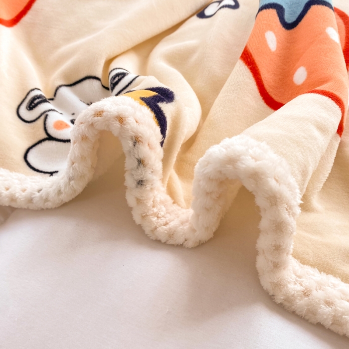 91家纺网 家纺一手货源 找家纺 绒兔兔 2022新款牛奶绒印花毯子 草莓乐园