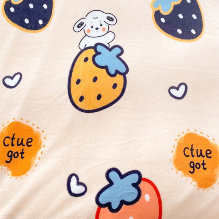 91家纺网 家纺一手货源 找家纺 绒兔兔 2022新款牛奶绒印花毯子 草莓乐园