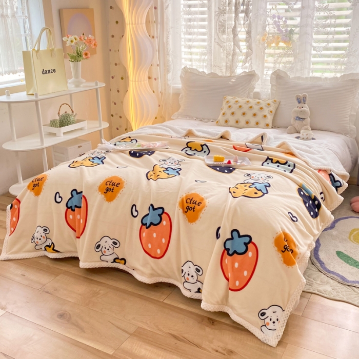 91家纺网 家纺一手货源 找家纺 绒兔兔 2022新款牛奶绒印花毯子 草莓乐园