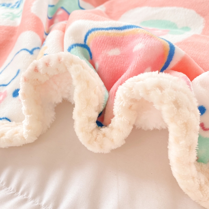 91家纺网 家纺一手货源 找家纺 绒兔兔 2022新款牛奶绒印花毯子 草莓兔