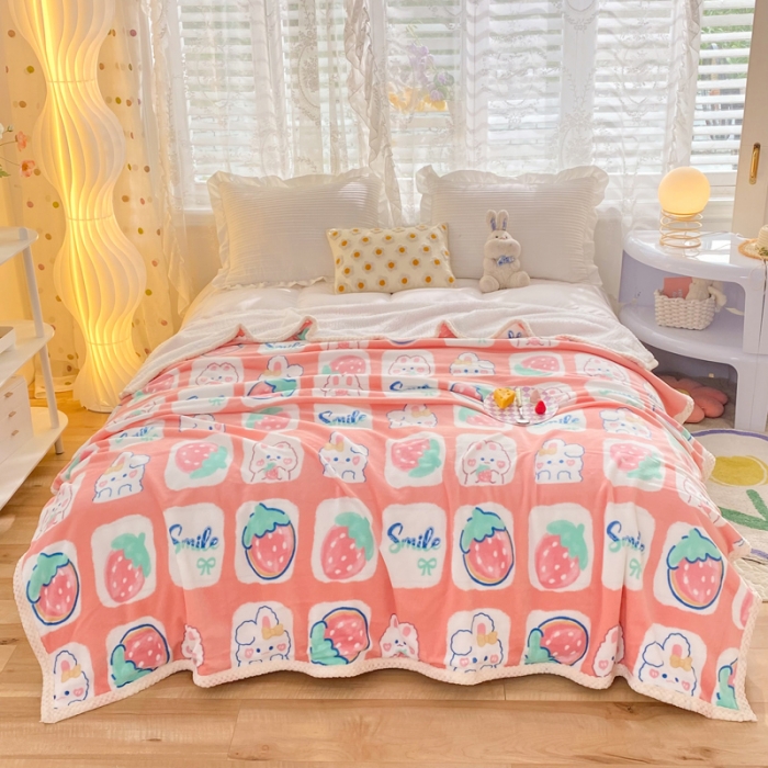 91家纺网 家纺一手货源 找家纺 绒兔兔 2022新款牛奶绒印花毯子 草莓兔