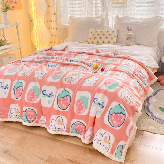 91家纺网 家纺一手货源 找家纺 绒兔兔 2022新款牛奶绒印花毯子 草莓兔