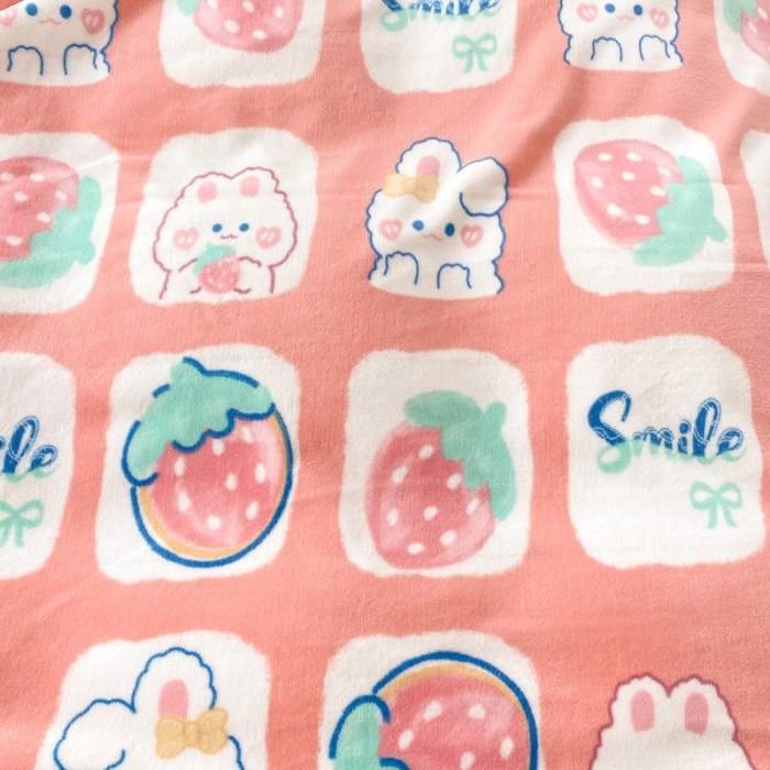 91家纺网 家纺一手货源 找家纺 绒兔兔 2022新款牛奶绒印花毯子 草莓兔