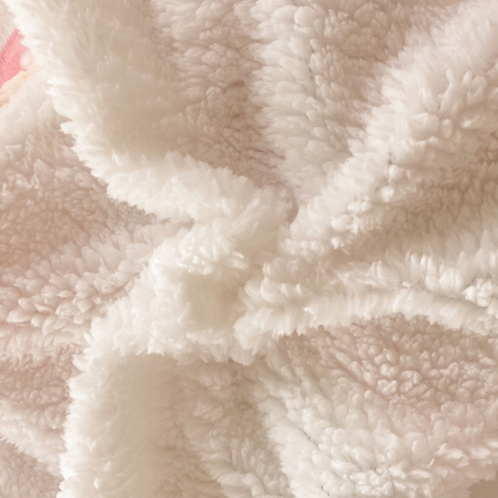91家纺网 家纺一手货源 找家纺 绒兔兔 2022新款牛奶绒印花毯子 草莓兔