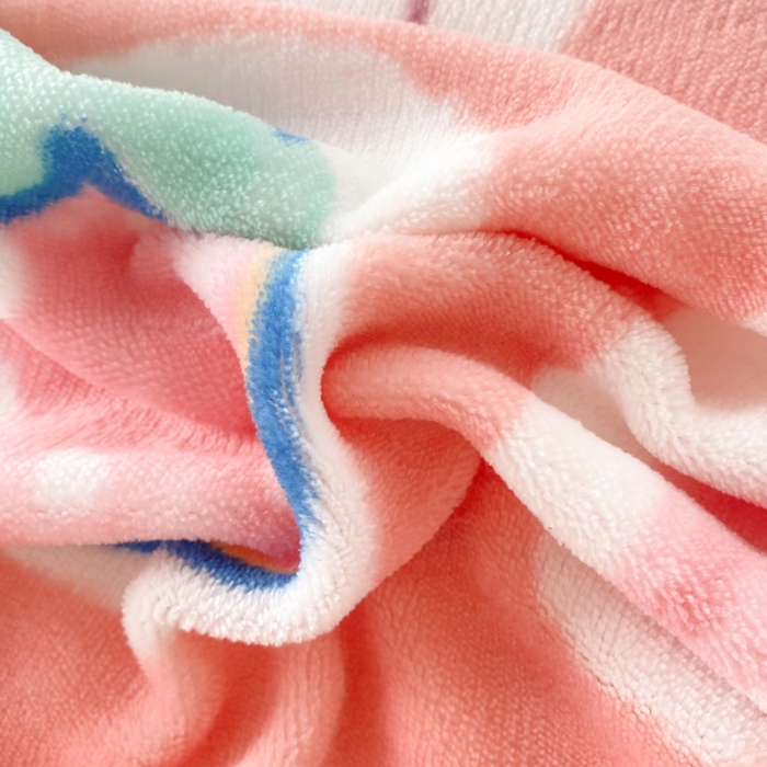 91家纺网 家纺一手货源 找家纺 绒兔兔 2022新款牛奶绒印花毯子 草莓兔