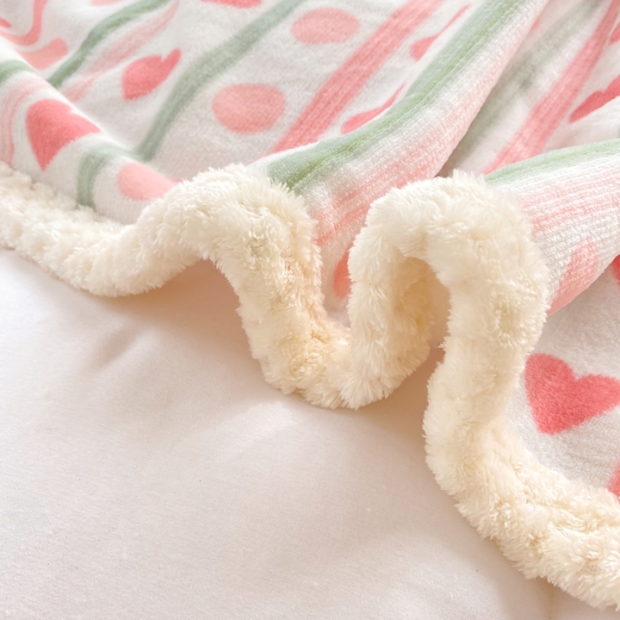 91家纺网 家纺一手货源 找家纺 绒兔兔 2022新款牛奶绒印花毯子 点点心语