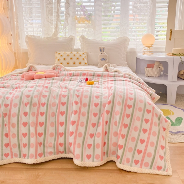 91家纺网 家纺一手货源 找家纺 绒兔兔 2022新款牛奶绒印花毯子 点点心语