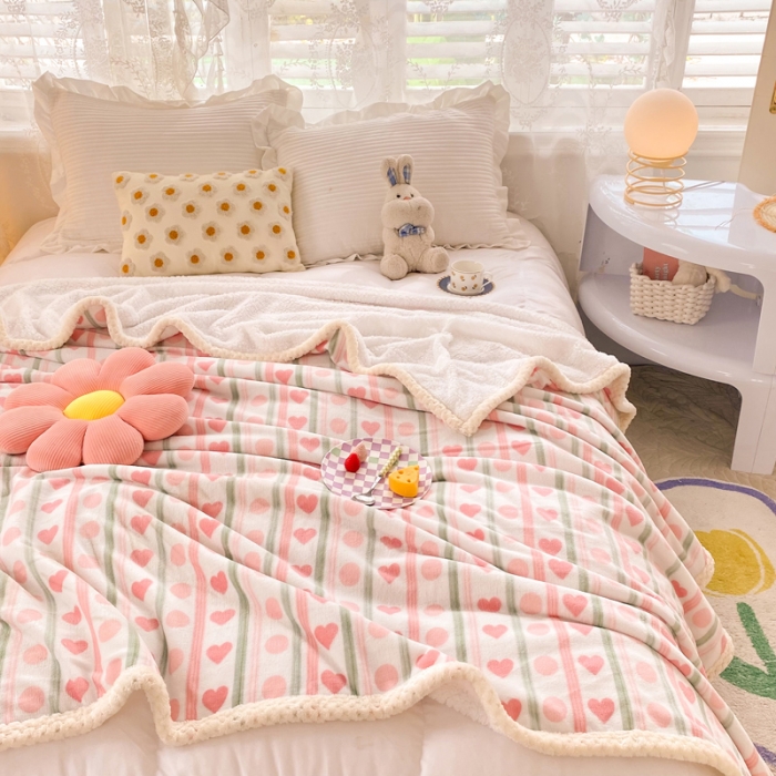 91家纺网 家纺一手货源 找家纺 绒兔兔 2022新款牛奶绒印花毯子 点点心语