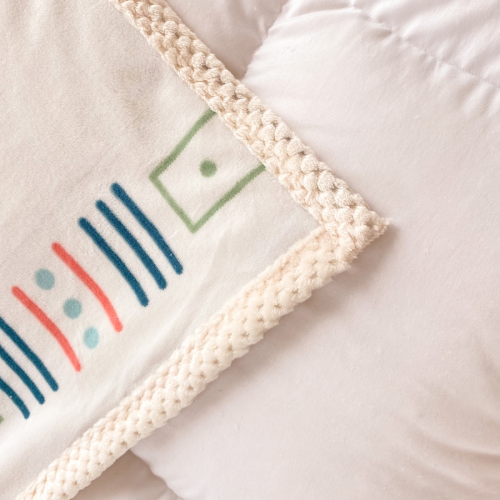 91家纺网 家纺一手货源 找家纺 绒兔兔 2022新款牛奶绒印花毯子 几何空间