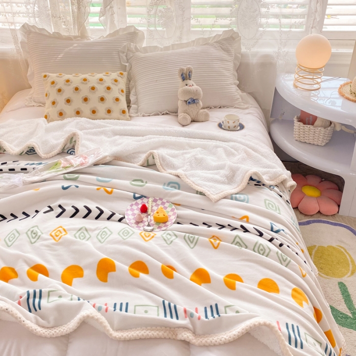 91家纺网 家纺一手货源 找家纺 绒兔兔 2022新款牛奶绒印花毯子 几何空间