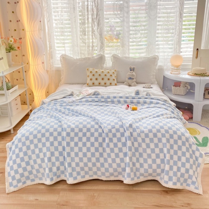 91家纺网 家纺一手货源 找家纺 绒兔兔 2022新款牛奶绒印花毯子 棋盘格-蓝