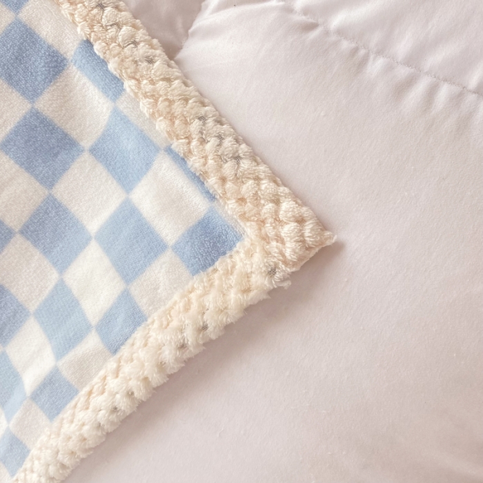 91家纺网 家纺一手货源 找家纺 绒兔兔 2022新款牛奶绒印花毯子 棋盘格-蓝