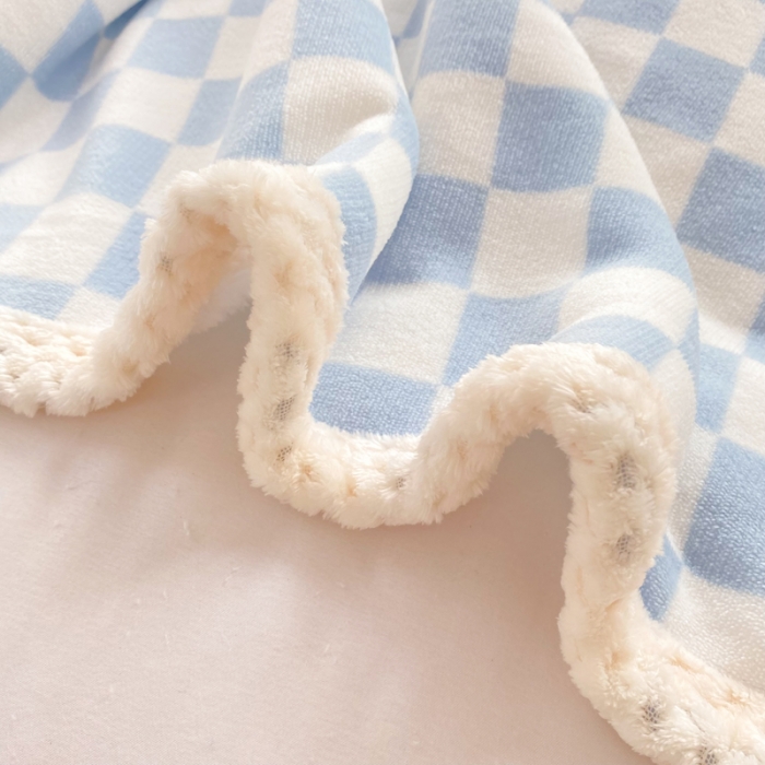 91家纺网 家纺一手货源 找家纺 绒兔兔 2022新款牛奶绒印花毯子 棋盘格-蓝