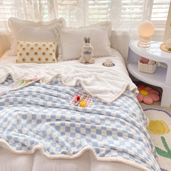 91家纺网 家纺一手货源 找家纺 绒兔兔 2022新款牛奶绒印花毯子 棋盘格-蓝