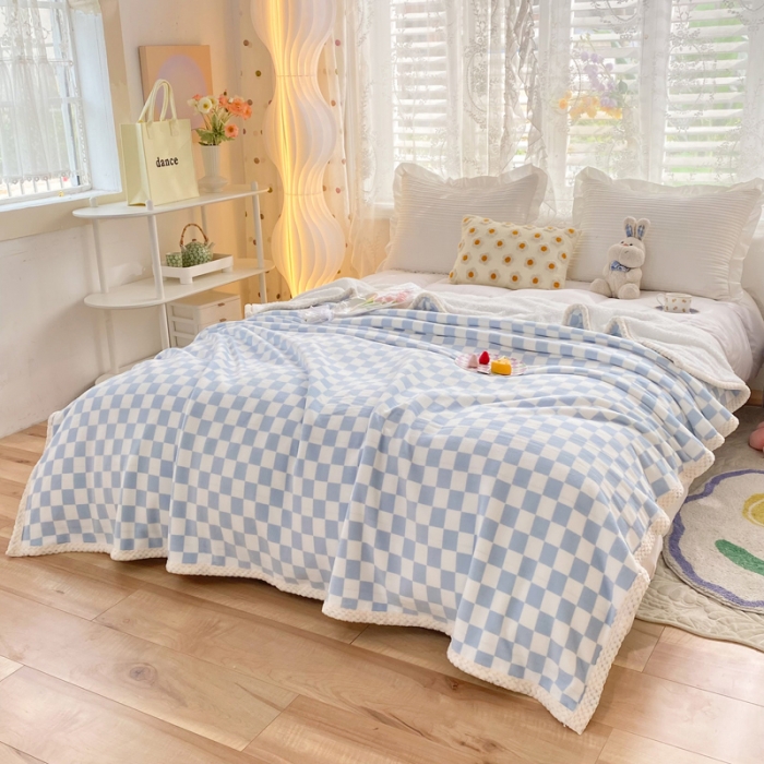 91家纺网 家纺一手货源 找家纺 绒兔兔 2022新款牛奶绒印花毯子 棋盘格-蓝