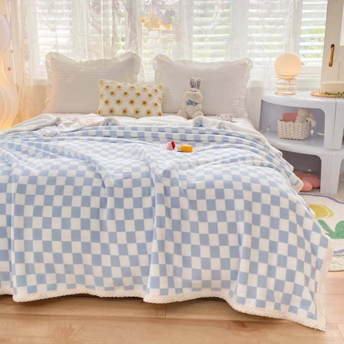 91家纺网 家纺一手货源 找家纺 绒兔兔 2022新款牛奶绒印花毯子 棋盘格-蓝