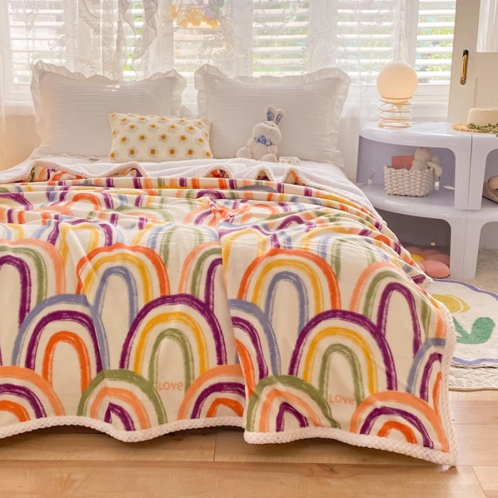 91家纺网 家纺一手货源 找家纺 绒兔兔 2022新款牛奶绒印花毯子 涂鸦彩虹