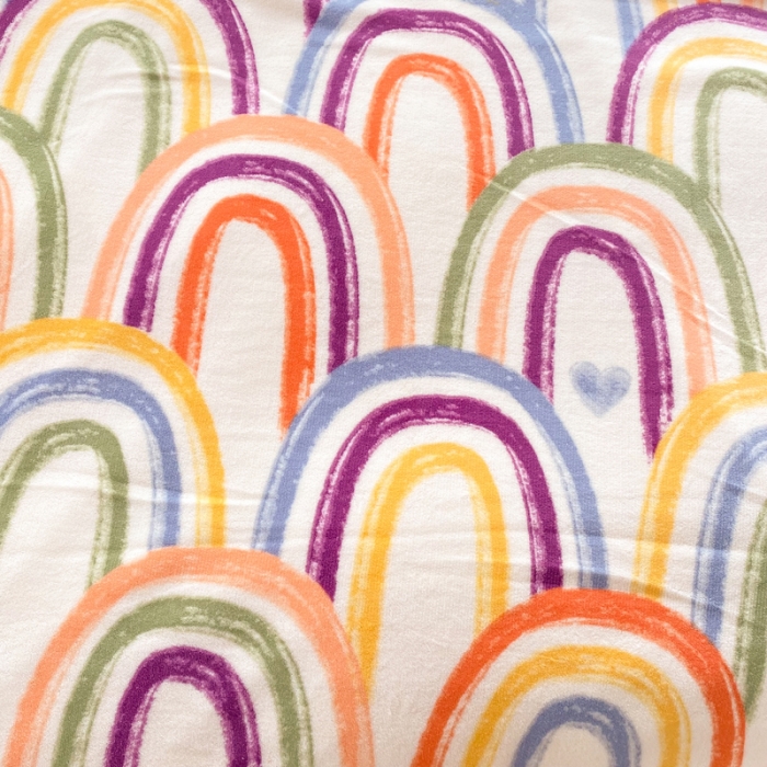 91家纺网 家纺一手货源 找家纺 绒兔兔 2022新款牛奶绒印花毯子 涂鸦彩虹