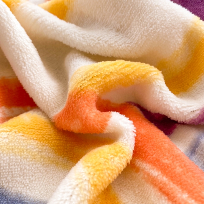 91家纺网 家纺一手货源 找家纺 绒兔兔 2022新款牛奶绒印花毯子 涂鸦彩虹