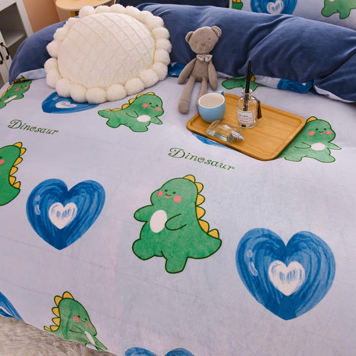 91家纺网 家纺一手货源 找家纺 芃成 2022新款加厚双面牛奶绒印花床品系列-四件套 爱心恐龙