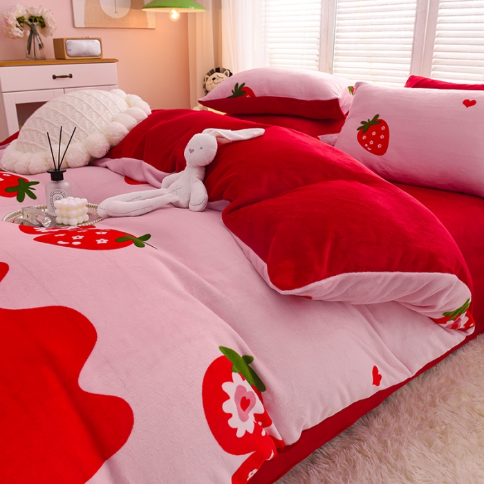 91家纺网 家纺一手货源 找家纺 芃成 2022新款加厚双面牛奶绒印花床品系列-四件套 草莓之恋