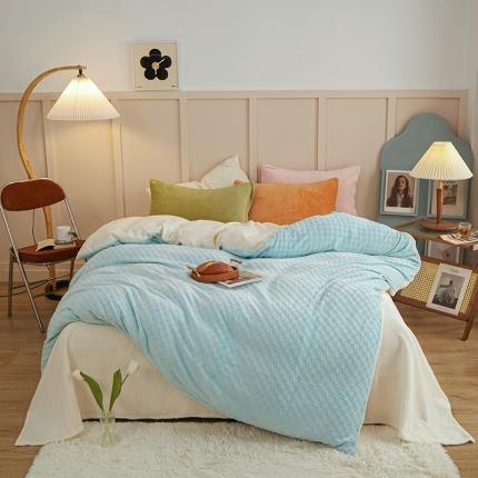 91家纺网 家纺一手货源 找家纺 一米阳光2022新款立方格高克重牛奶绒撞色四件套系列 立方格淡蓝