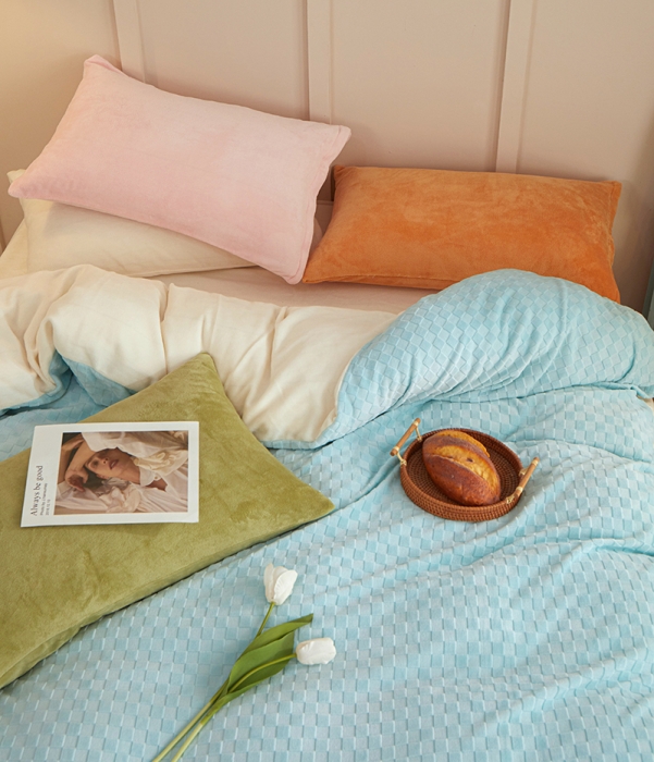 91家纺网 家纺一手货源 找家纺 （总）一米阳光2022新款立方格高克重牛奶绒撞色四件套系列