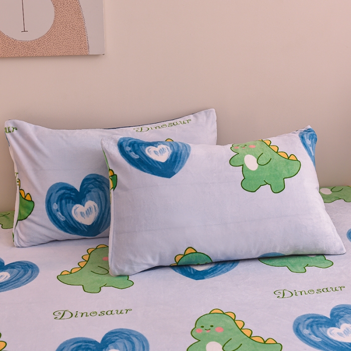 91家纺网 家纺一手货源 找家纺 芃成 2022新款加厚双面牛奶绒印花床品系列-单床笠 爱心恐龙