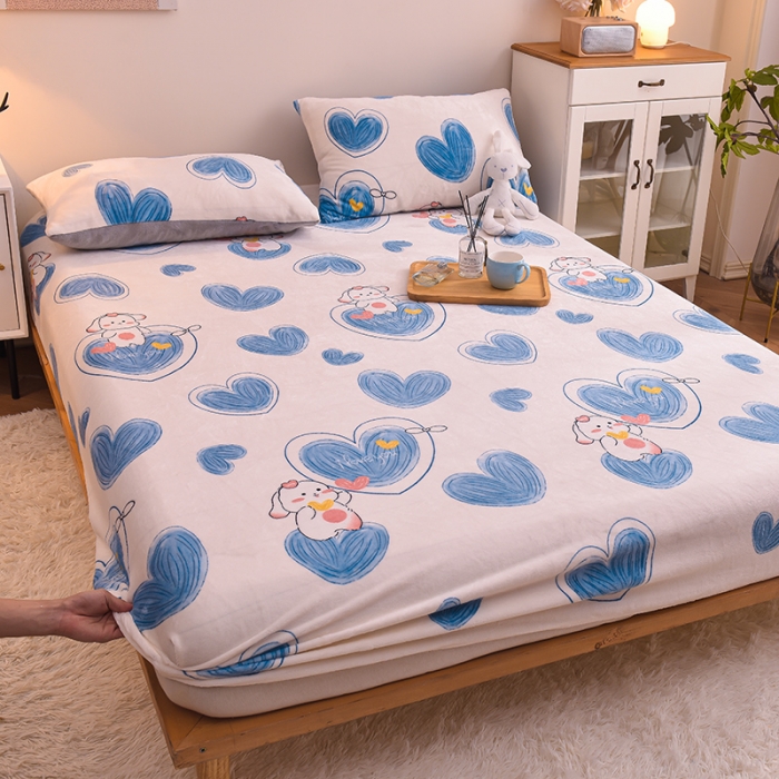 91家纺网 家纺一手货源 找家纺 芃成 2022新款加厚双面牛奶绒印花床品系列-单床笠 爱心兔