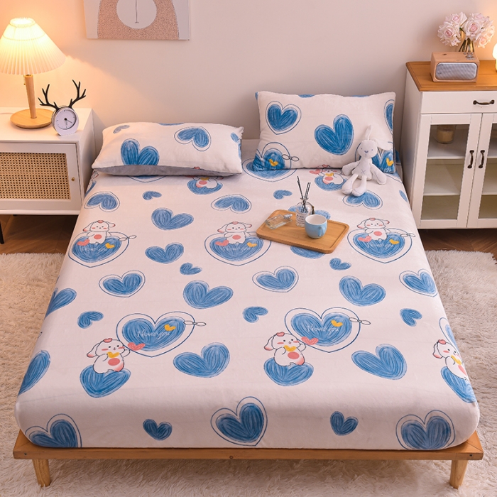 91家纺网 家纺一手货源 找家纺 芃成 2022新款加厚双面牛奶绒印花床品系列-单床笠 爱心兔