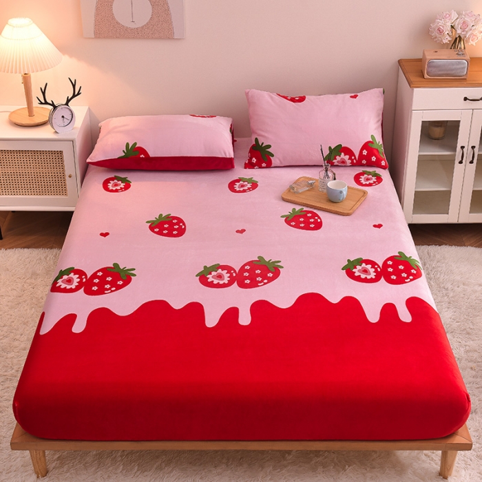 91家纺网 家纺一手货源 找家纺 芃成 2022新款加厚双面牛奶绒印花床品系列-单床笠 草莓之恋