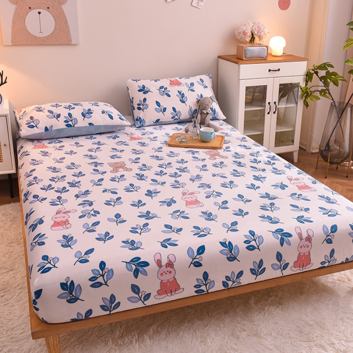 91家纺网 家纺一手货源 找家纺 芃成 2022新款加厚双面牛奶绒印花床品系列-单床笠 菲菲兔