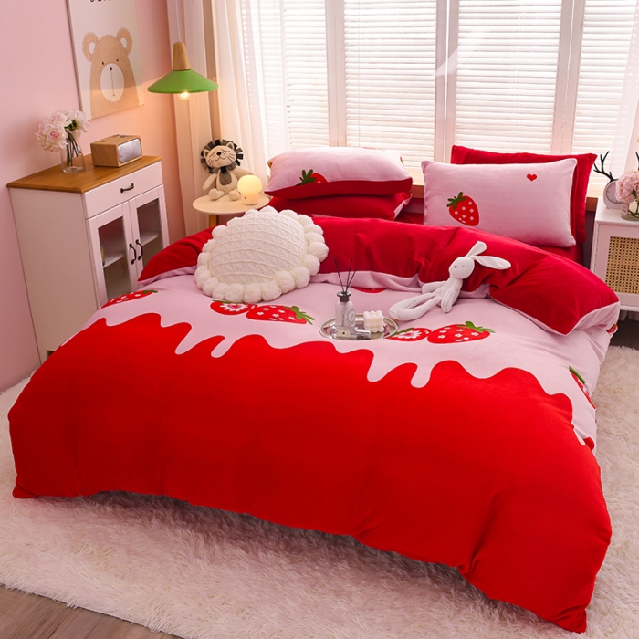 91家纺网 家纺一手货源 找家纺 芃成 2022新款加厚双面牛奶绒印花床品系列-单被套 草莓之恋