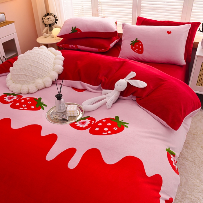 91家纺网 家纺一手货源 找家纺 芃成 2022新款加厚双面牛奶绒印花床品系列-单被套 草莓之恋