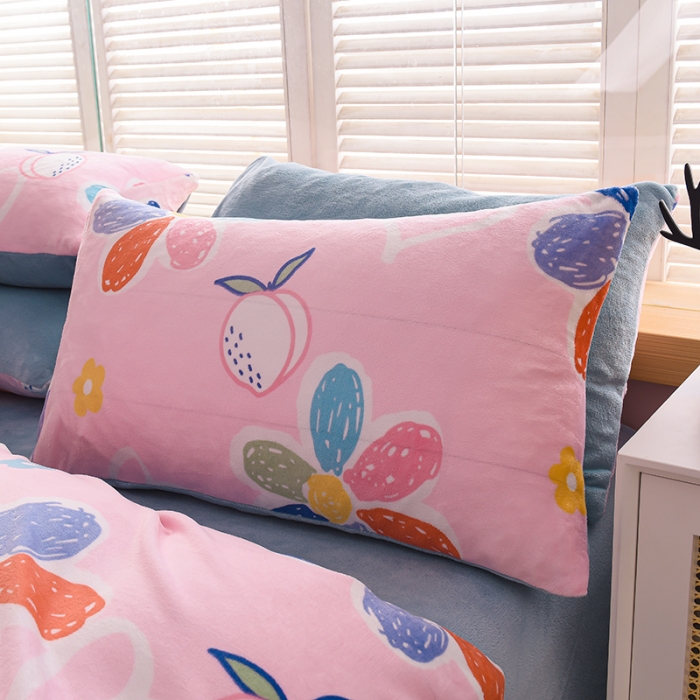 91家纺网 家纺一手货源 找家纺 芃成 2022新款加厚双面牛奶绒印花床品系列-单被套 初恋小事