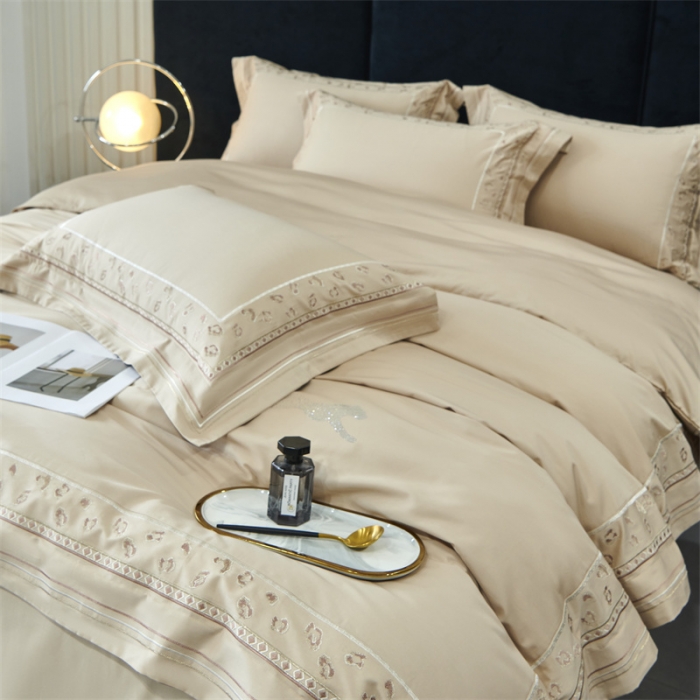 91家纺网 家纺一手货源 找家纺 TS 2023 新款豹纹刺绣工艺大CR超柔纯色贡缎长绒棉四件套