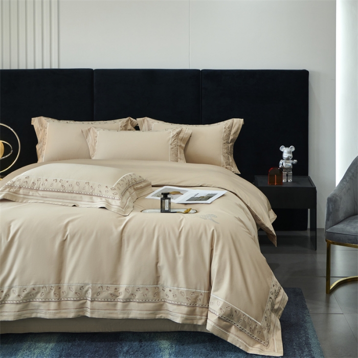 91家纺网 家纺一手货源 找家纺 TS 2023 新款豹纹刺绣工艺大CR超柔纯色贡缎长绒棉四件套