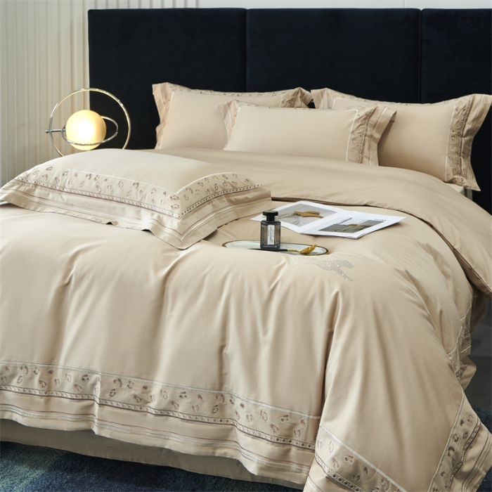 91家纺网 家纺一手货源 找家纺 TS 2023 新款豹纹刺绣工艺大CR超柔纯色贡缎长绒棉四件套