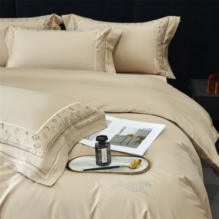 91家纺网 家纺一手货源 找家纺 TS 2023 新款豹纹刺绣工艺大CR超柔纯色贡缎长绒棉四件套