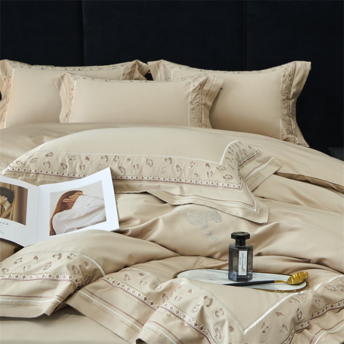 91家纺网 家纺一手货源 找家纺 TS 2023 新款豹纹刺绣工艺大CR超柔纯色贡缎长绒棉四件套